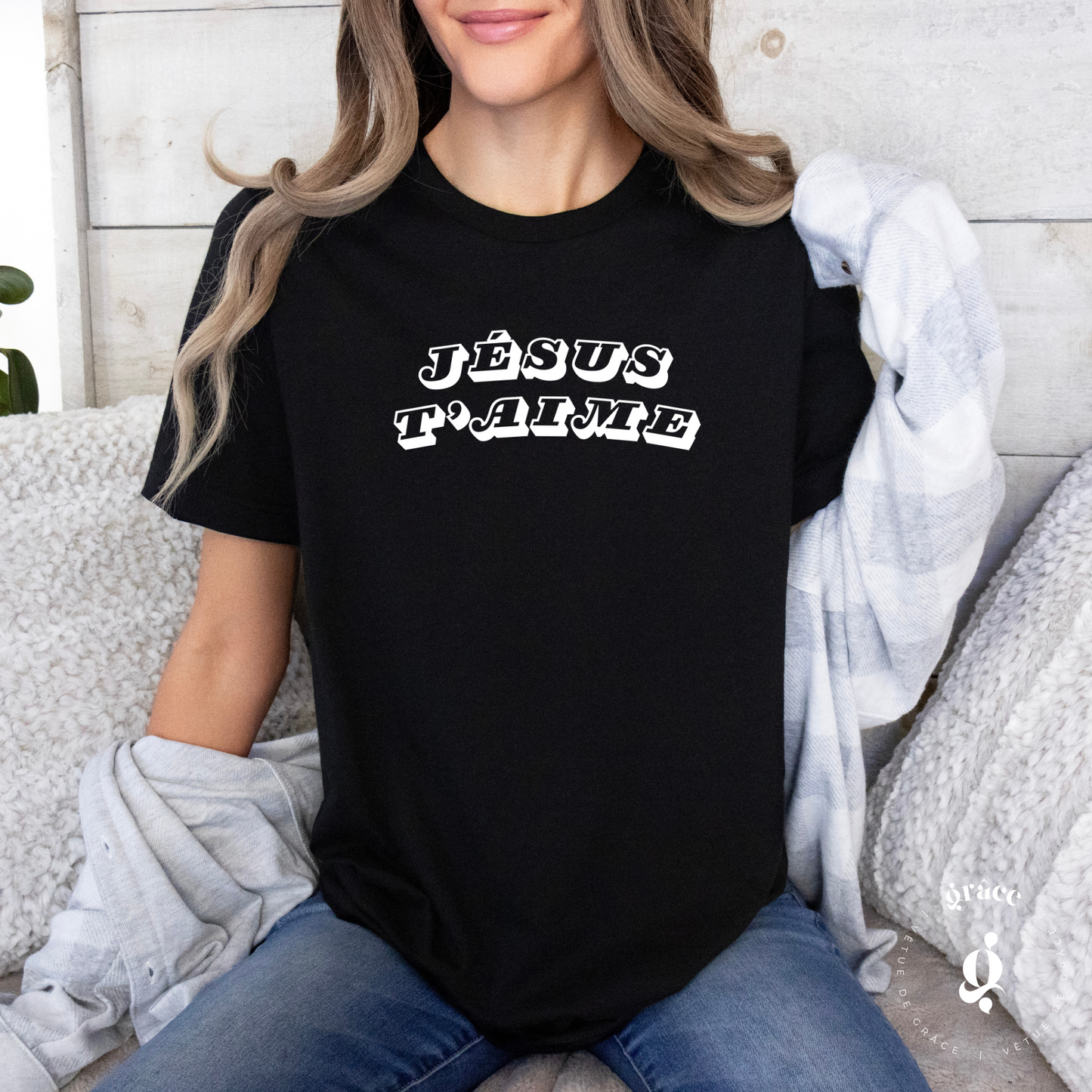 T-shirt Jésus t'aime
